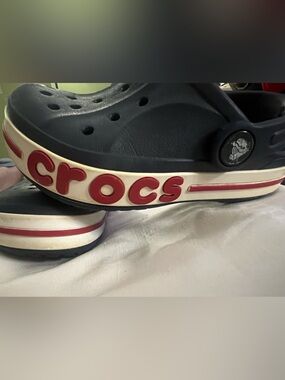 Crocs Kids Classic Clog in Navy with Red Accent. Size 8 kids. Great shape
